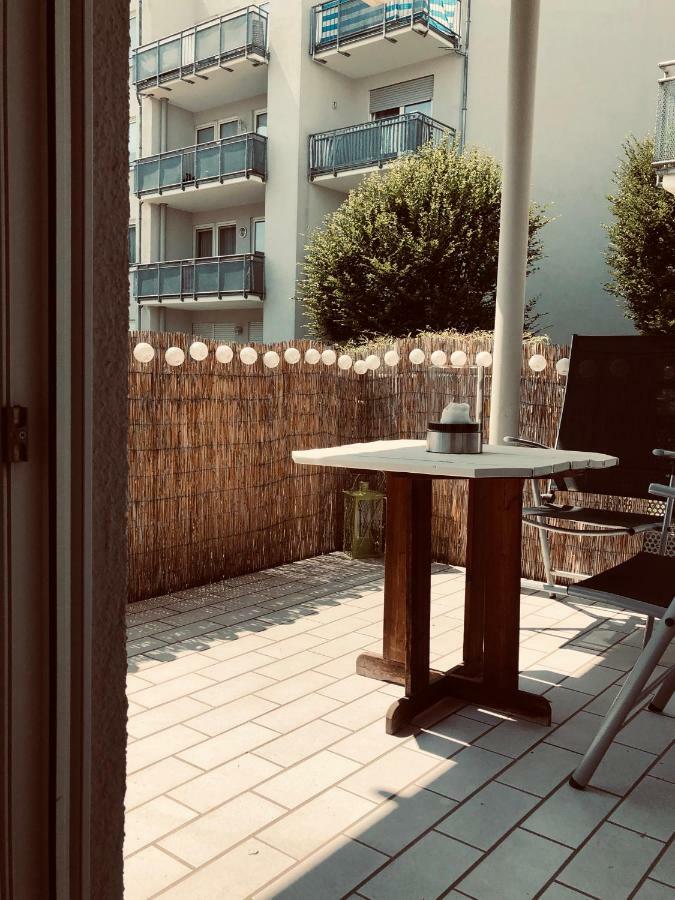 Parkplatz Und Balkon - Burberg'S Heimathafen In Wiesbaden Esterno foto