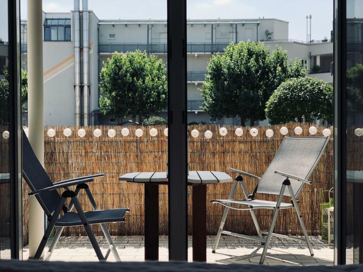 Parkplatz Und Balkon - Burberg'S Heimathafen In Wiesbaden Esterno foto